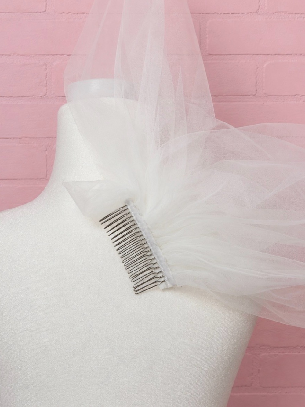 Beautiful Floral Lace Edge Bridal Veil - Picture 5 of 8